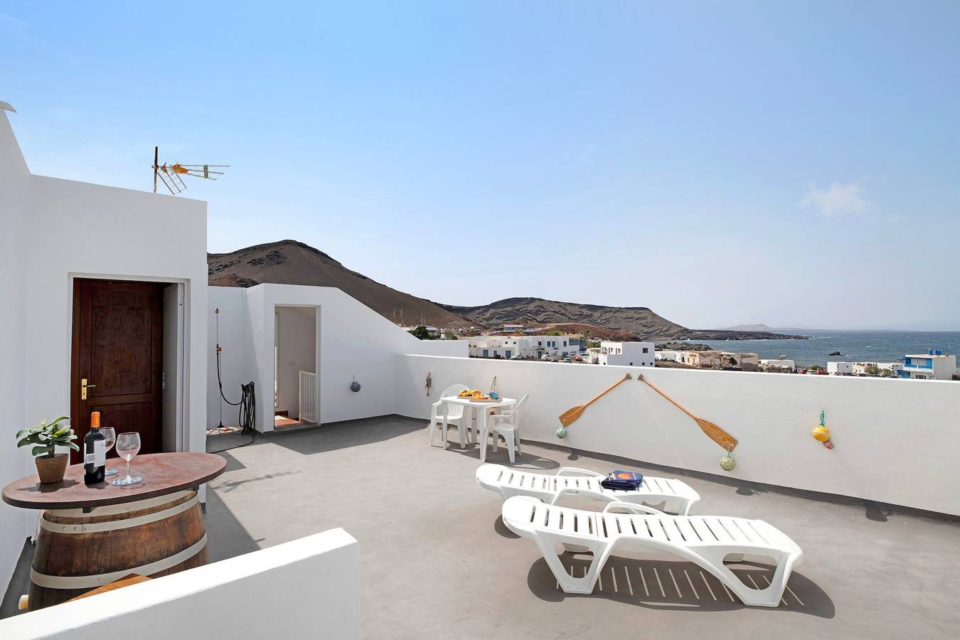 Vacation Home "Viviendas El Pescador - Remo" with Sea View, Private Terrace & Wi-Fi in El Golfo, Timanfaya National Park