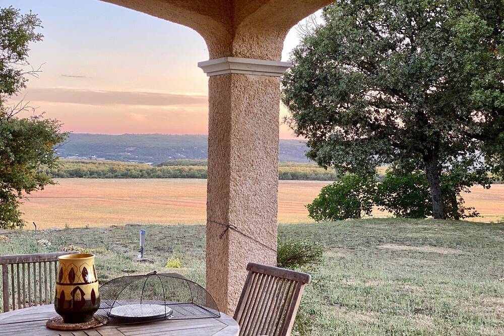 Discover the upper Var with family or friends from a beautiful contryside villa. in Régusse, Brignoles region