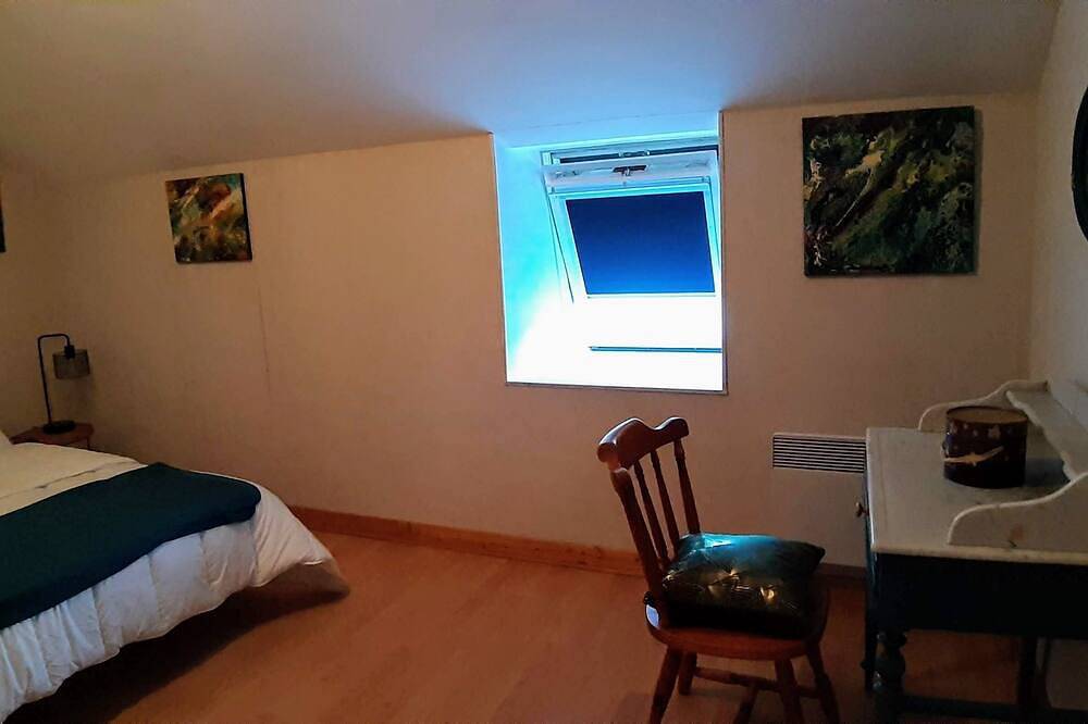 Bourg Center, Furnished Accommodation 4 People, 50 m from the communal pond in Lailly-en-Val, Sologne