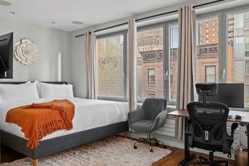 Vacation Rental for 9 Guests in Manhattan, New York City, Picture 2