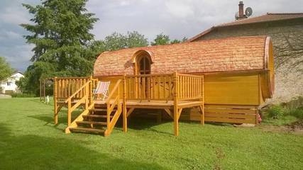 Maison pour 2 personnes, avec piscine ainsi que vue et jardin dans la Loire