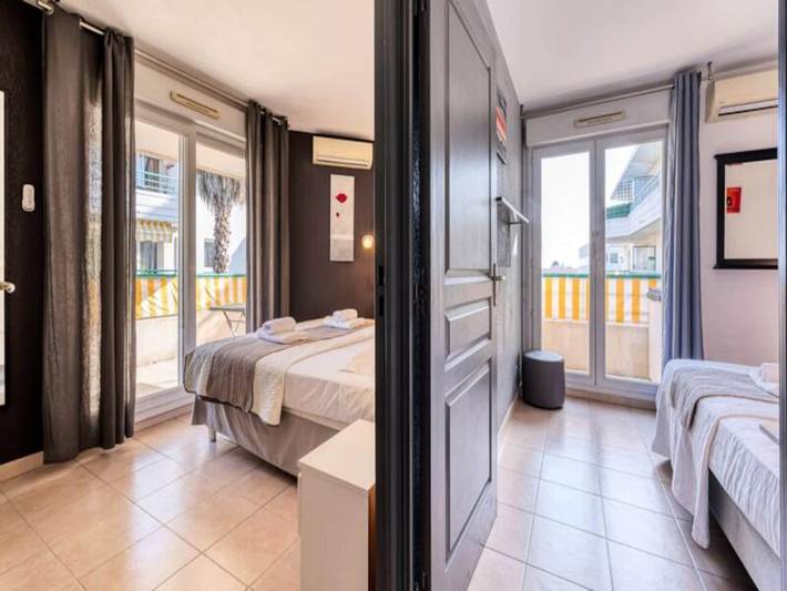 Gîte pour 6 personnes, avec piscine et balcon, adapté aux familles dans Parc de Vaugrenier - 4