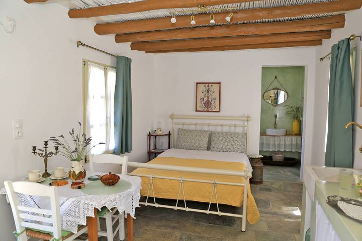 Gîte pour 2 personnes, avec Jardin dans Andros - 2