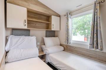 Static Caravan for 8 People in Clacton-on-Sea, Essex, Photo 2