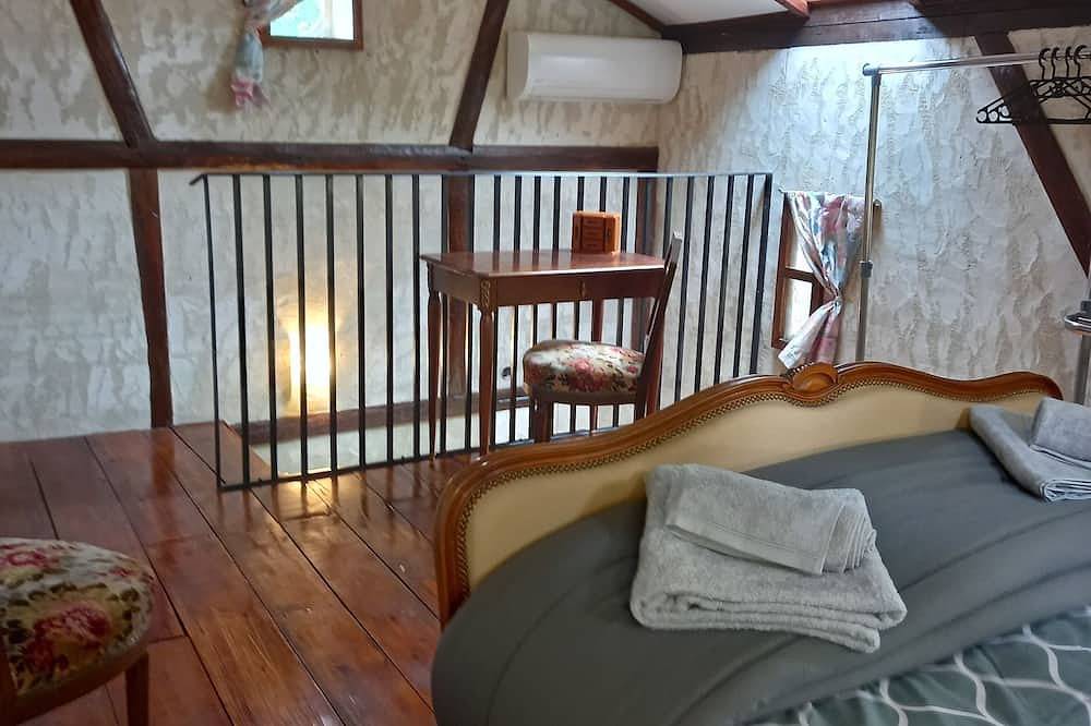 Superb Rural property for 6 with Private Heated Swimming Pool in Bran, Région de Jonzac