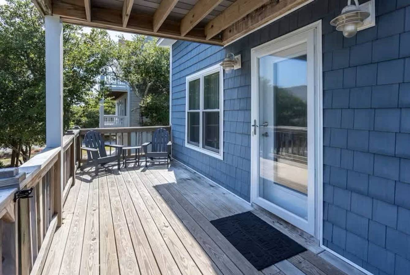 Walk to Beach, Private Deck, Family Fun in Surf City, Topsail Island