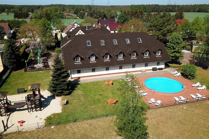 Ferienhaus, mit Terrasse und Garten sowie Pool in Kolkwitz
