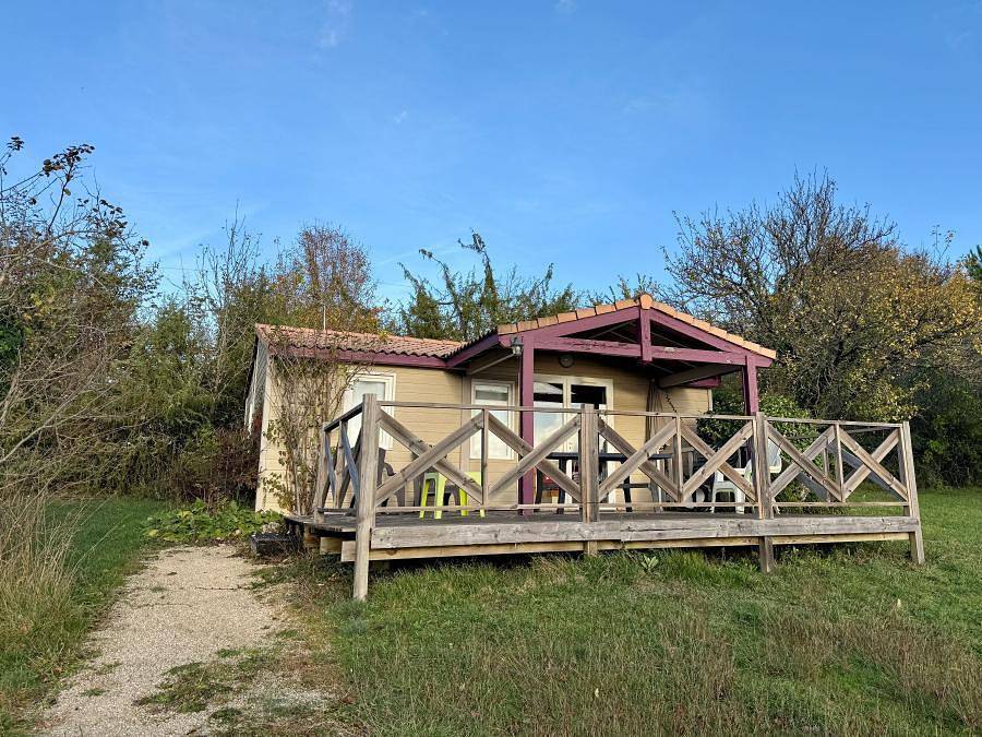 Camping Domaine La Faurie - Chalet 6 personen - Chalet Confort 3 Zimmer - Talblick in Séniergues, Regionaler Naturpark Causses du Quercy