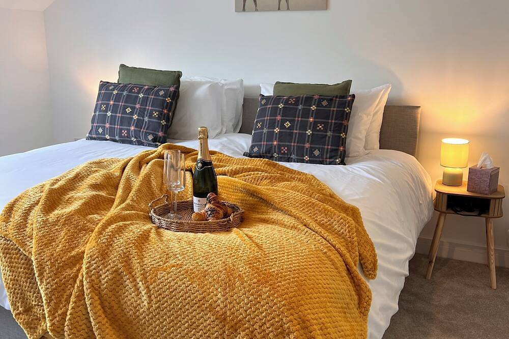 Cosy 3-Bed Dover | Sleeps 8 | Ev + Free Parking in Dover, Kent