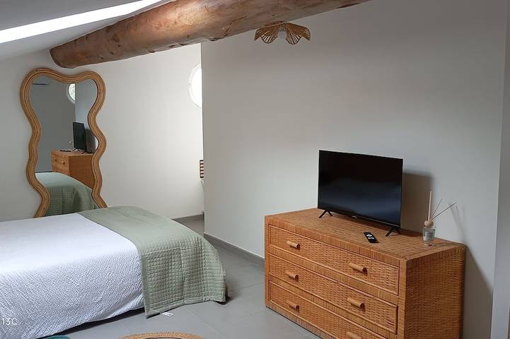 Gîte pour 3 personnes, avec piscine à Causse-de-la-Selle - 2
