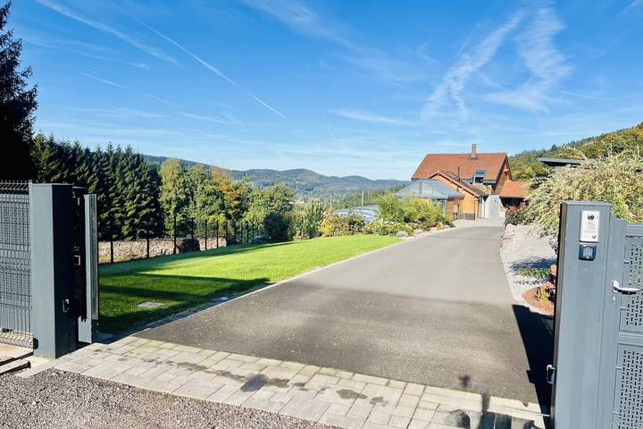 Vakantiehuis voor 2 personen, with zwembad and balkon as well as tuin, kindvriendelijk in de Vogezen