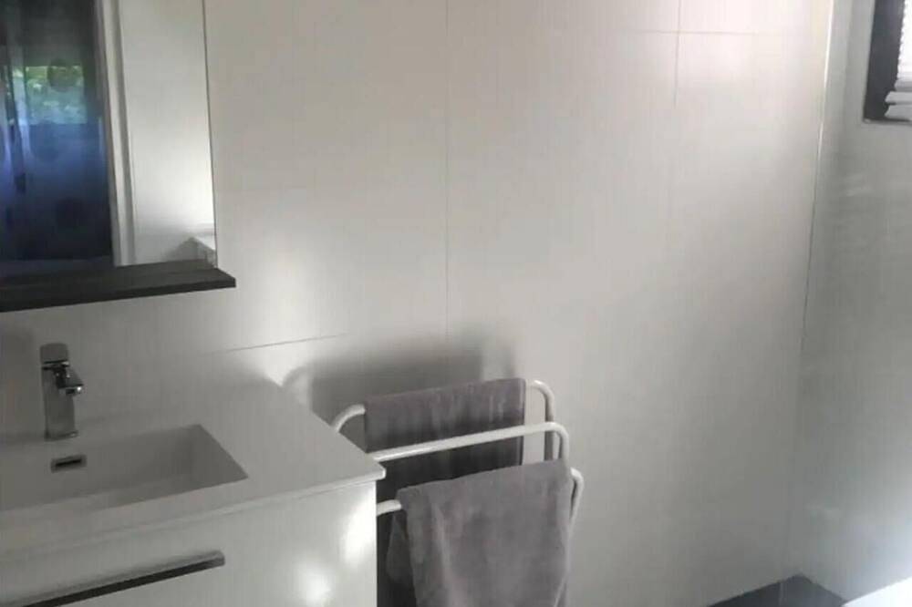 Ganze Wohnung, Fully self-contained apartment with large garden in Pau, Béarn