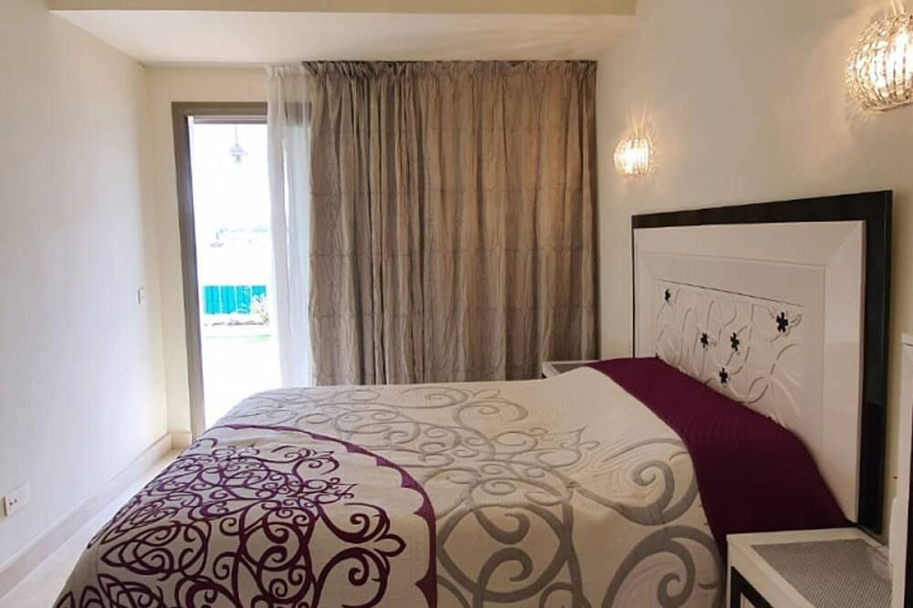 Entire apartment, Luxury apartment in La Caleta near restaurants in La Caleta, Adeje