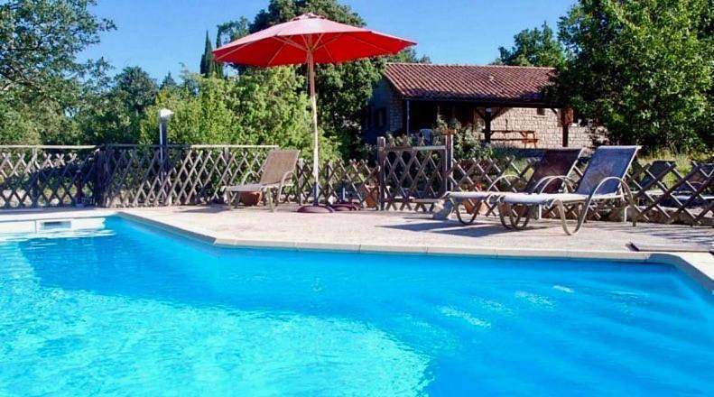 Casa de vacaciones para 4 personas, con piscina además de terraza y vistas - 1