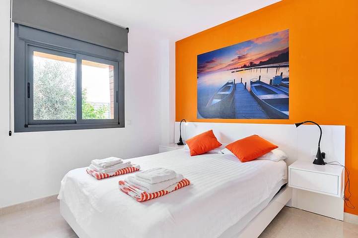 Modern house near beach,10 people, Bbq, own pool with spa/jet/cascade & top host in San Pedro del Pinatar, Costa Cálida