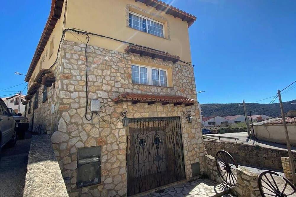 La murallita de Aroa in Cañete, Provincia de Cuenca