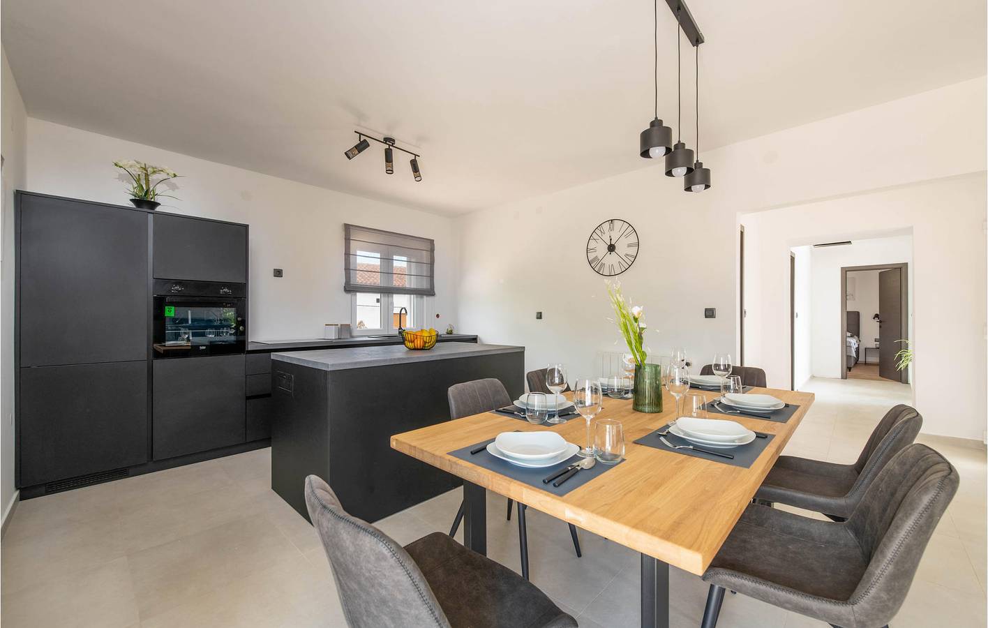 Ganze Ferienwohnung, Gemütlich, 2 km von Melnica entfernt: Modernes Apartment mit Pool, Terrasse und WLAN in Barban, Südküste Istrien