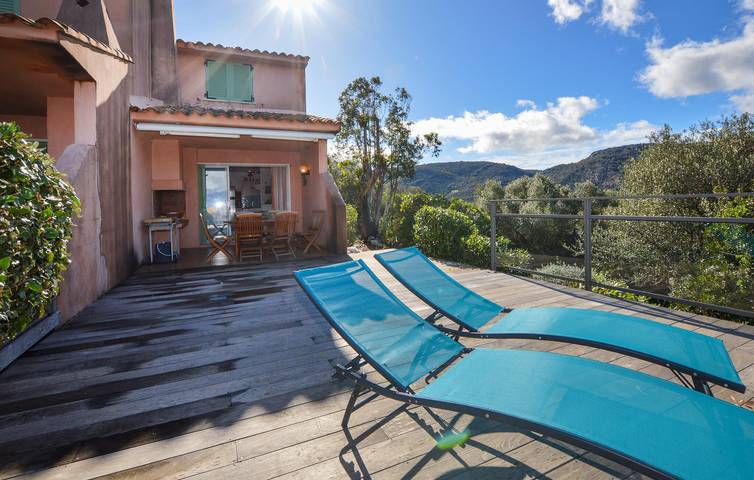 Une oasis en bord de mer : appartement avec piscine près de la plage de Cala Rossa in Porto-Vecchio, Arrondissement de Sartène