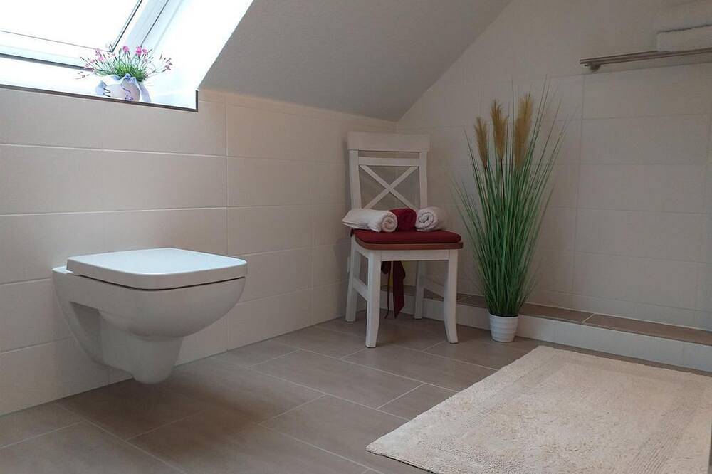 Ganze Wohnung, Ferienwohnung Louisenlust - Louisenlust, Dusche, Wc, neuwertig in Eutin, Ostholstein