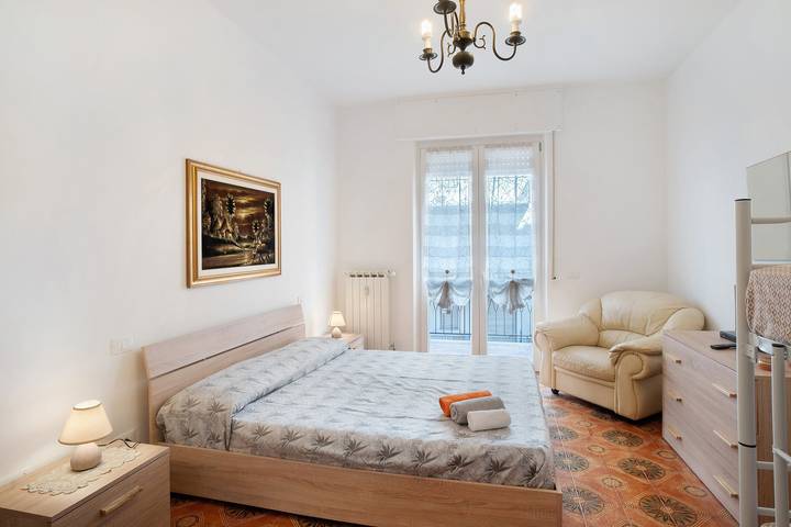 Appartamento intero, Appartamento 'La Casa Dei Nonni' con vista mare e balcone in Albenga, Riviera di Ponente