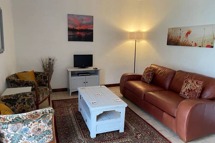 Location de vacances pour 2 personnes, avec terrasse ainsi que piscine et jardin à Berbiguières - 4