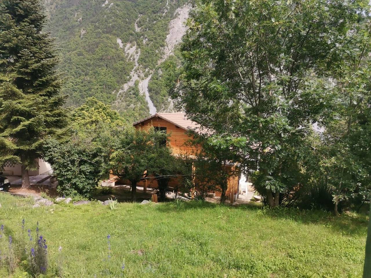 Appartement entier, Appartement 'Les Grillons' avec vue sur les montagnes, jardin partagé et Wi-Fi in Belvédère, Région de Nice