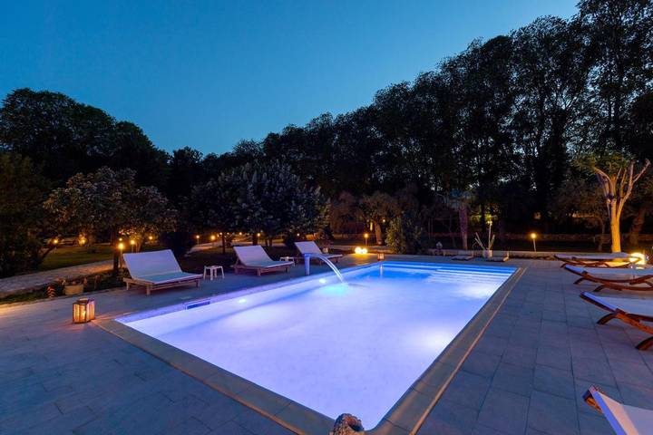 Bungalow für 4 Personen, mit Balkon und Whirlpool sowie Terrasse und Garten auf Thassos