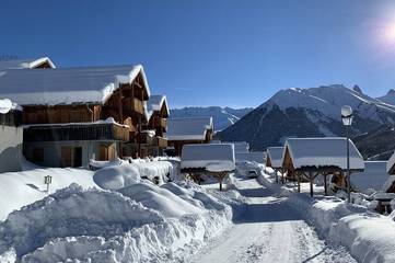 Gîte pour 6 personnes, avec piscine ainsi que sauna et balcon à Saint-Jean-d'Arves