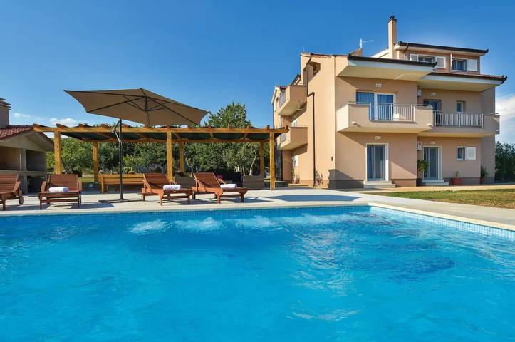 Komfortables Haus mit Terrasse Dugopolje, Zagora in Koprivno, Dalmatinisches Zagora