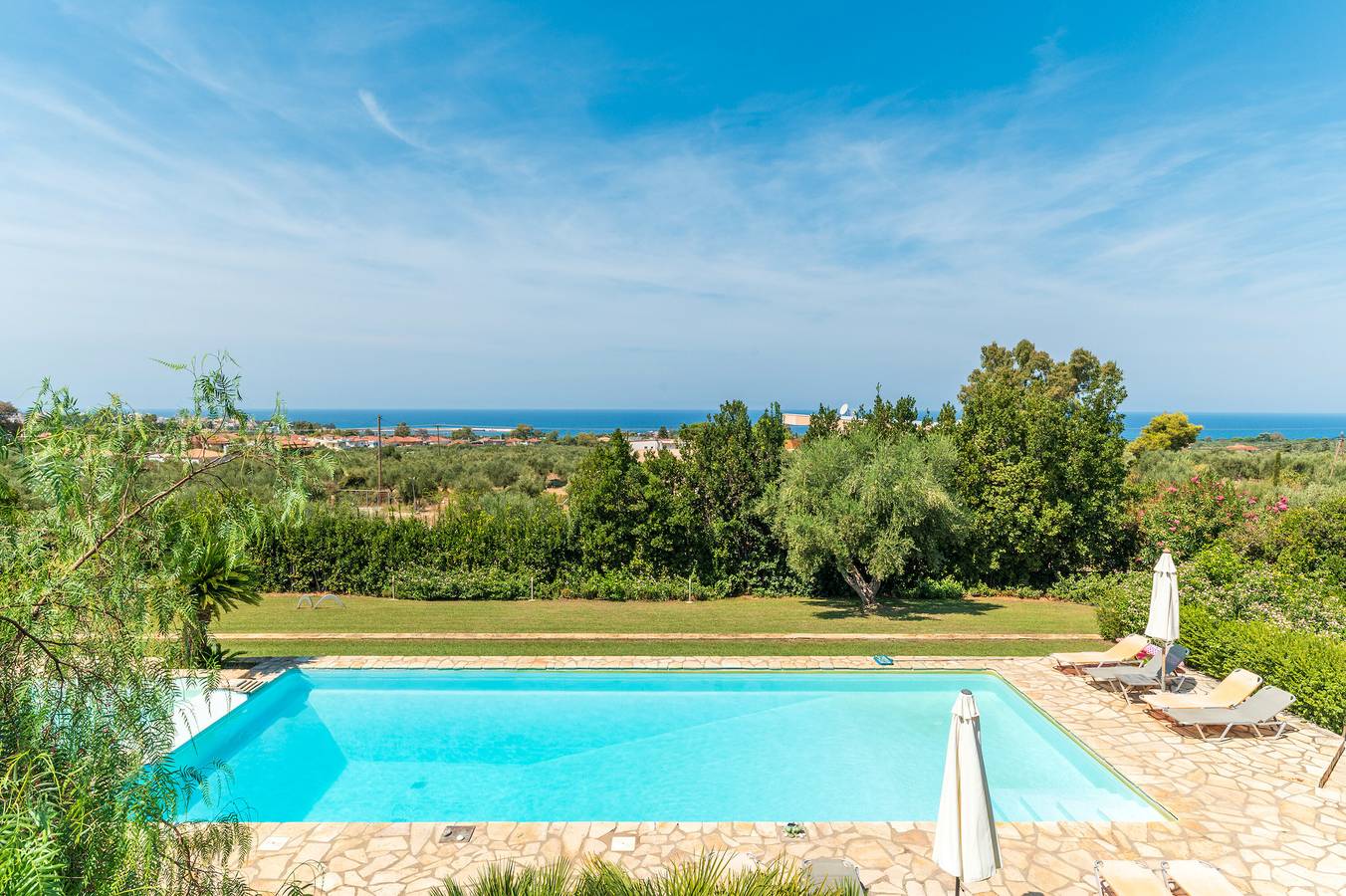 Villa 'Luxury Flora Kiparissia' mit Meerblick, Wi-Fi und Klimaanlage in Golf von Kyparissia