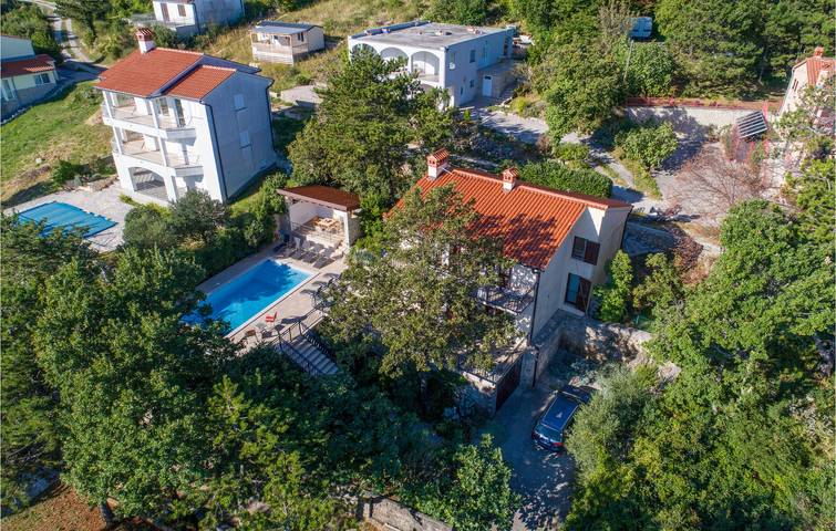 Entspannung am Meer: Geräumiges Apartment mit Pool, Grill und Terrasse in Plomin, Ostküste Istrien