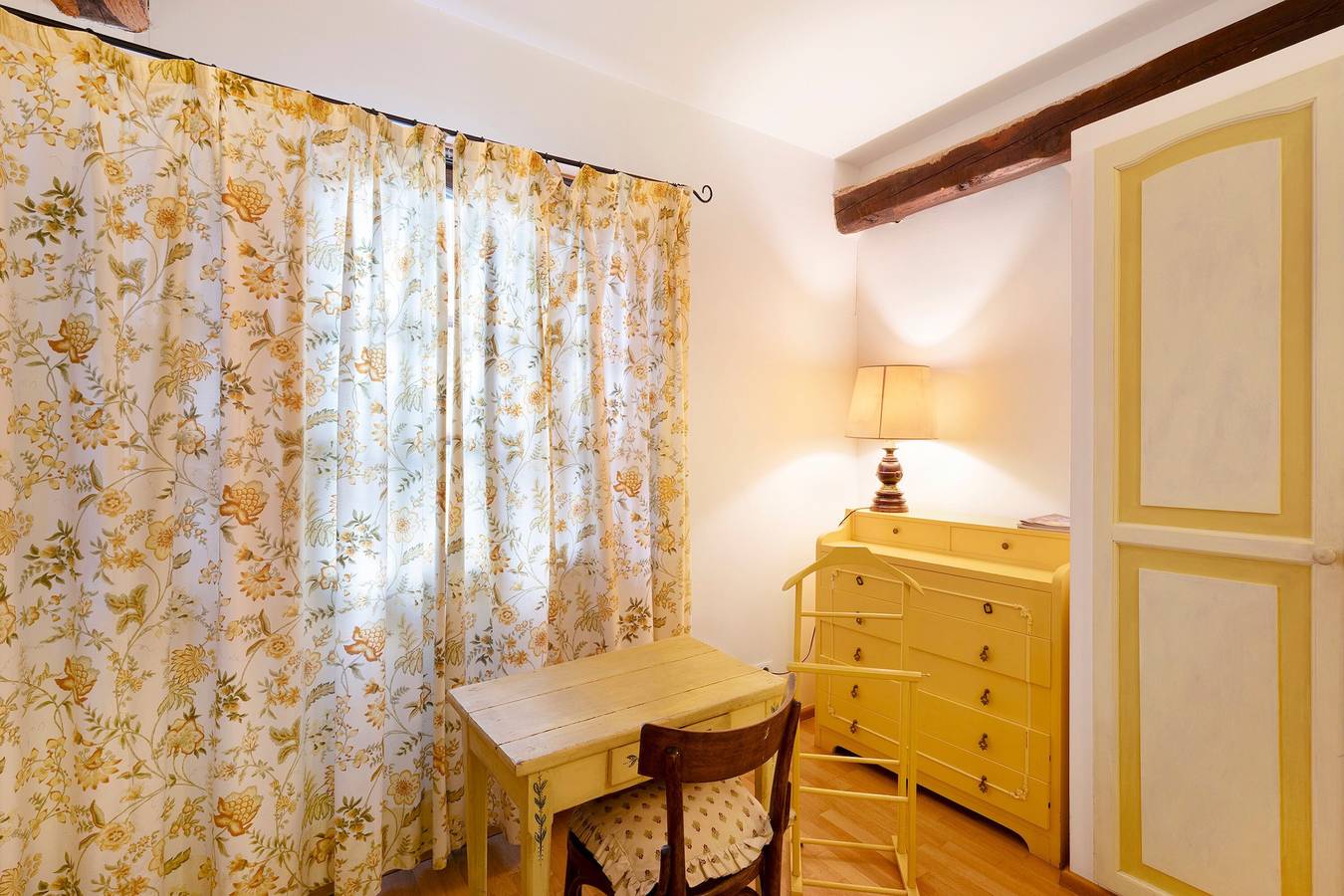 Chambre « Bianca » avec vue sur la montagne, Wi-Fi et climatisation in Dolceacqua, Alpes liguriennes