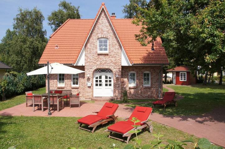 Ferienhaus für 6 Personen, mit Terrasse und Garten sowie Sauna in Glowe, Rügen