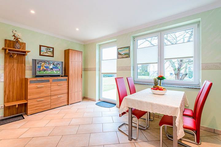 Ferienhaus für 3 Personen, mit Terrasse und Garten in Karlshagen - 2