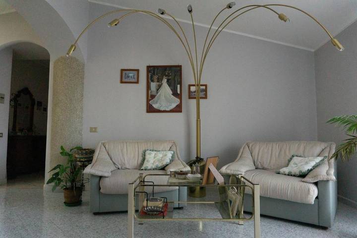 Gîte pour 6 personnes, avec Balcon ainsi que Terrasse et Vue à Irsina