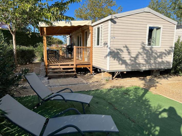 Gîte pour 8 personnes, avec terrasse ainsi que piscine et jacuzzi dans Office De Tourisme De Vias Mediterranee