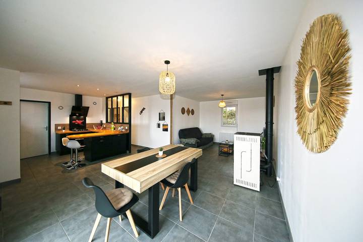 Gîte pour 6 personnes, avec terrasse et jardin, animaux acceptés à La Lucerne-d'Outremer