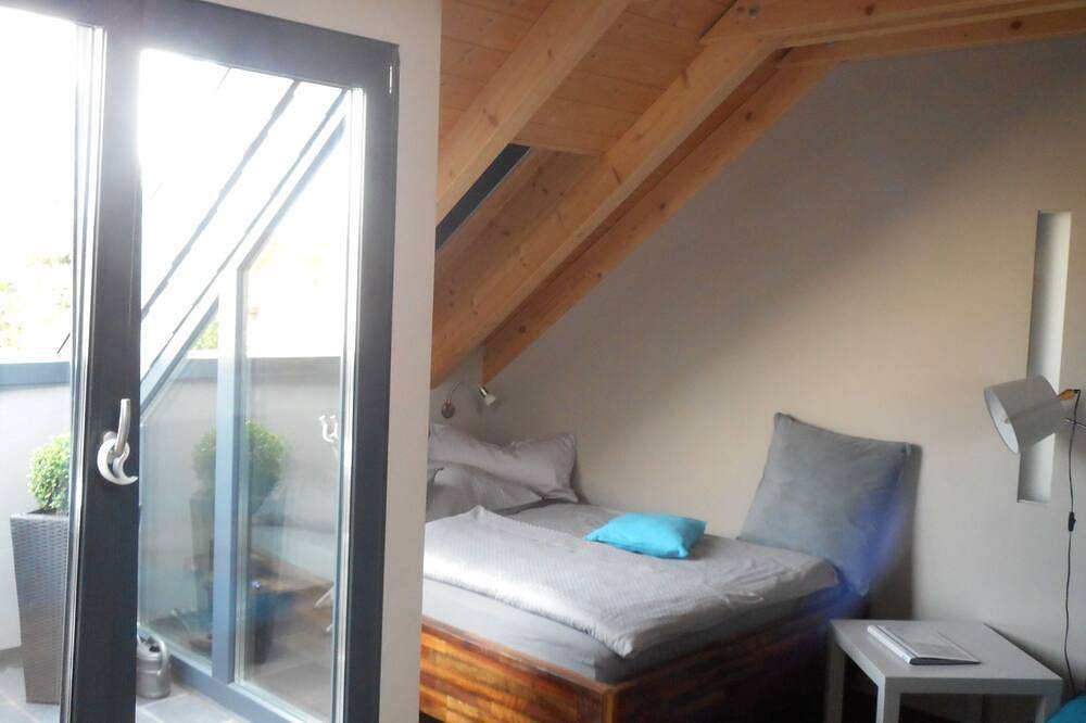 Ganze Wohnung, Modernes Apartment mit Loggia in Saarlouis, Mosel-Saar