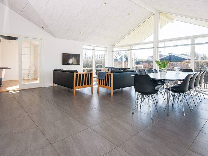 Ferienhaus für 10 Personen, mit Terrasse und Garten in Høll - 4