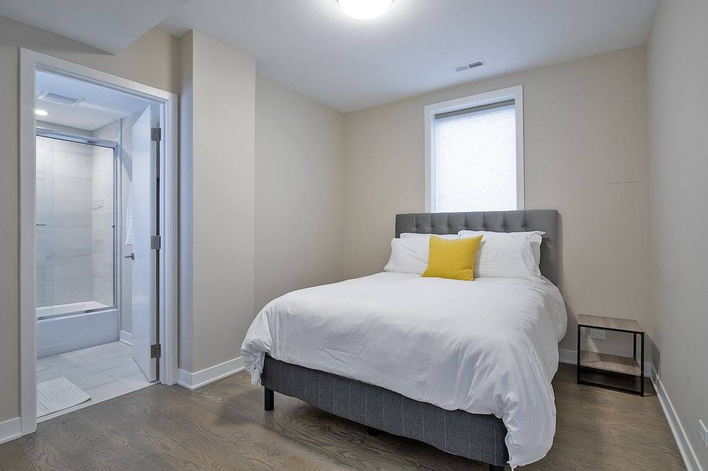 Luxury House in the heart of Old Town with Parking in Chicago, Cook County