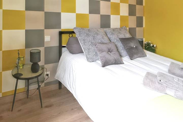 Location de vacances pour 9 personnes, avec jardin dans La Chapelle-Saint-Martin-en-Plaine - 2