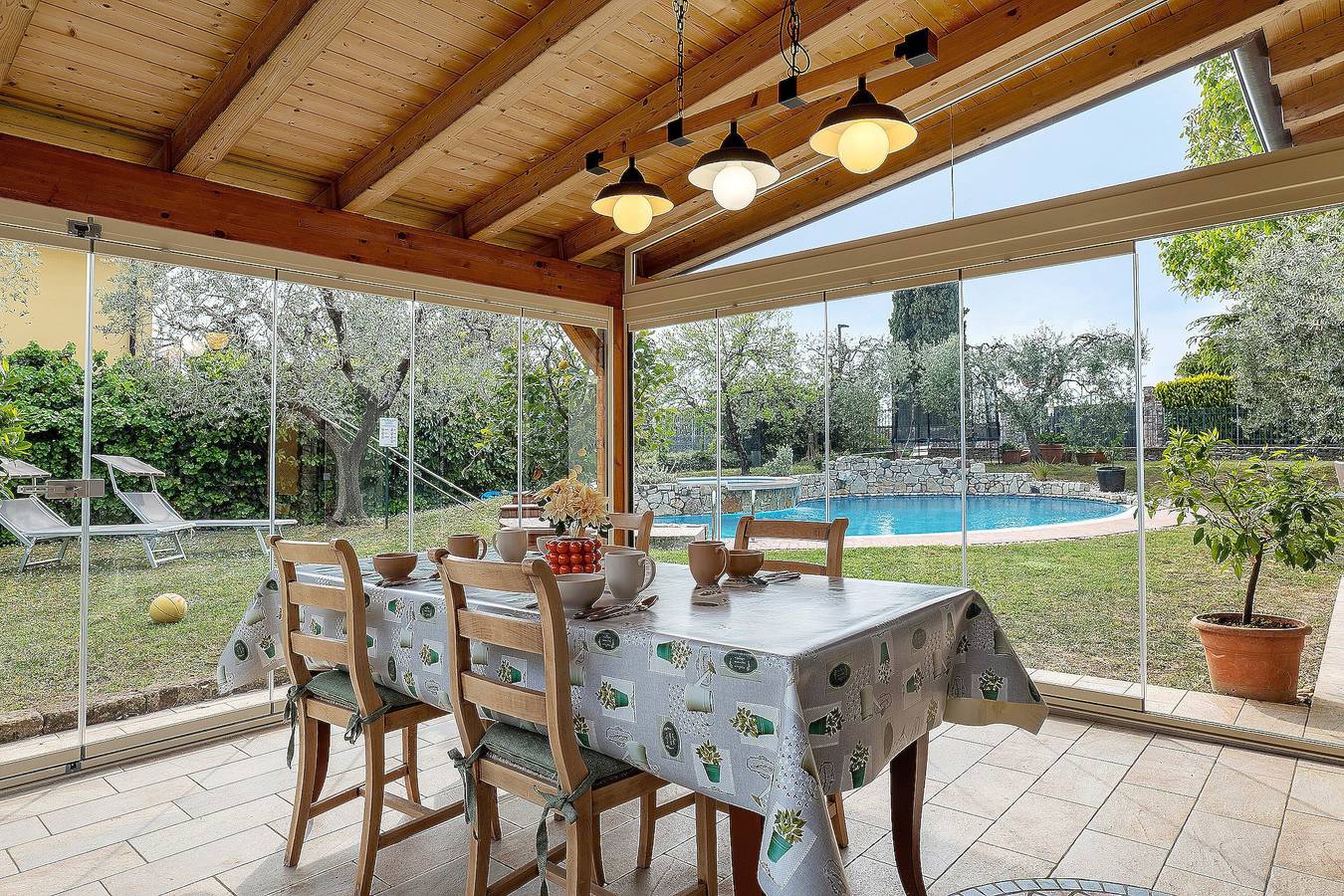Casa Elisa: Bergblick, Wlan & Klimaanlage nahe Gardasee in Torri del Benaco, Gardasee-Berge