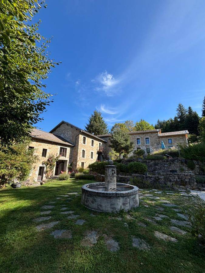 Location de vacances pour 3 personnes, avec Terrasse ainsi que Jacuzzi et Jardin à Devesset