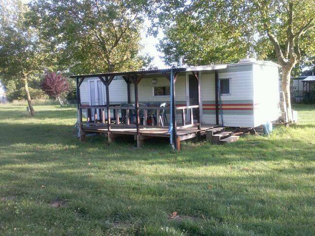 Camping pour 5 personnes, avec terrasse, animaux acceptés