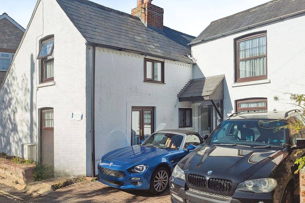 Apartamento entero, Charming 2-Bedroom Cottage with Garden, Conservatory & Castle Views – Near Newport in Newport (Isla de Wight), Isla de Wight