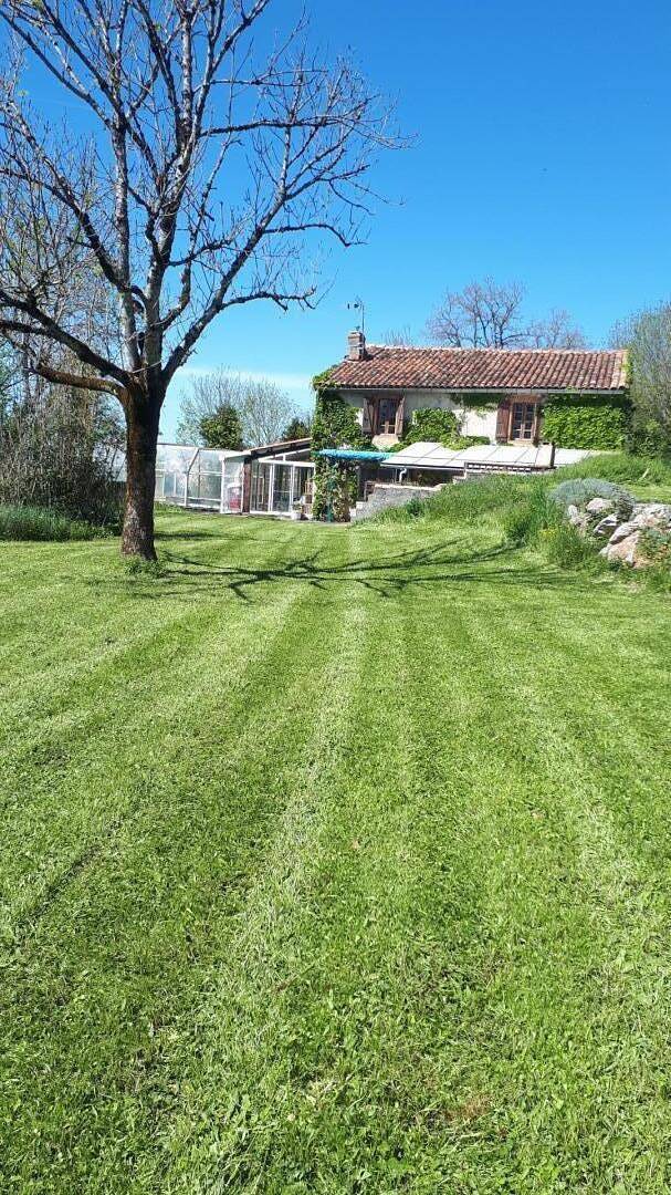 Gîte pour 8 personnes, avec Terrasse ainsi que Jardin et Piscine dans Saint-Antonin-de-Lacalm