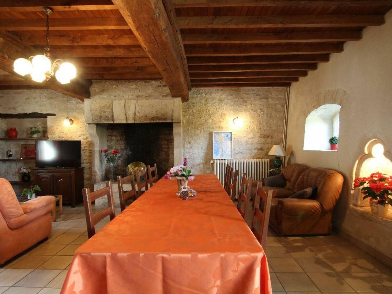 Charming Stone House for 8 with Garden, Near Utah Beach, Pet-Friendly in Orglandes, Côte de la Déroute