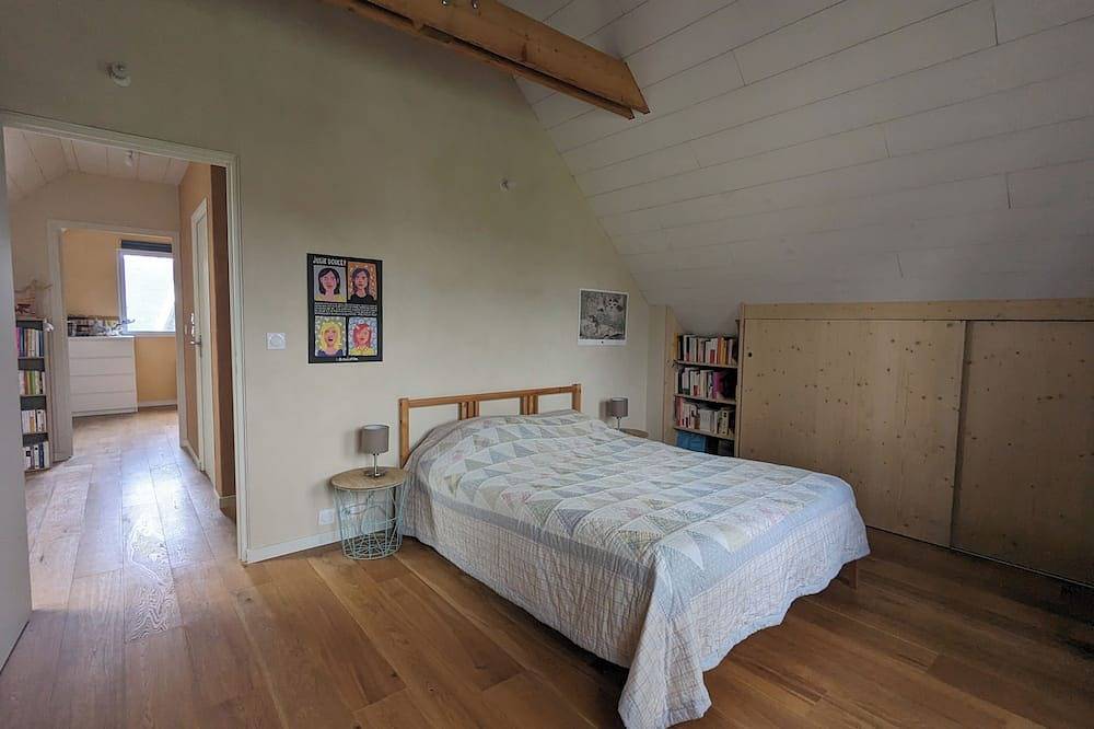 Wood-frame architect house: ecology and thermal comfort. Close to beach. in Larmor-Baden, Côte des Mégalithes