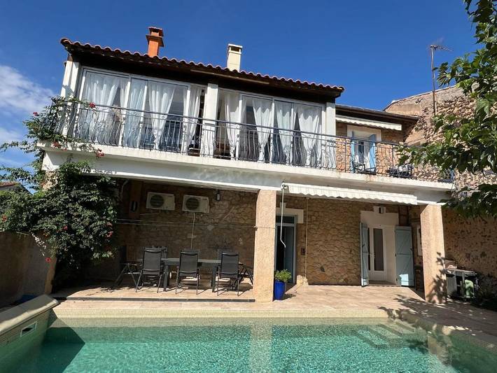 Location de vacances pour 8 personnes, avec vue ainsi que jardin et piscine, animaux acceptés à Pomérols - 2