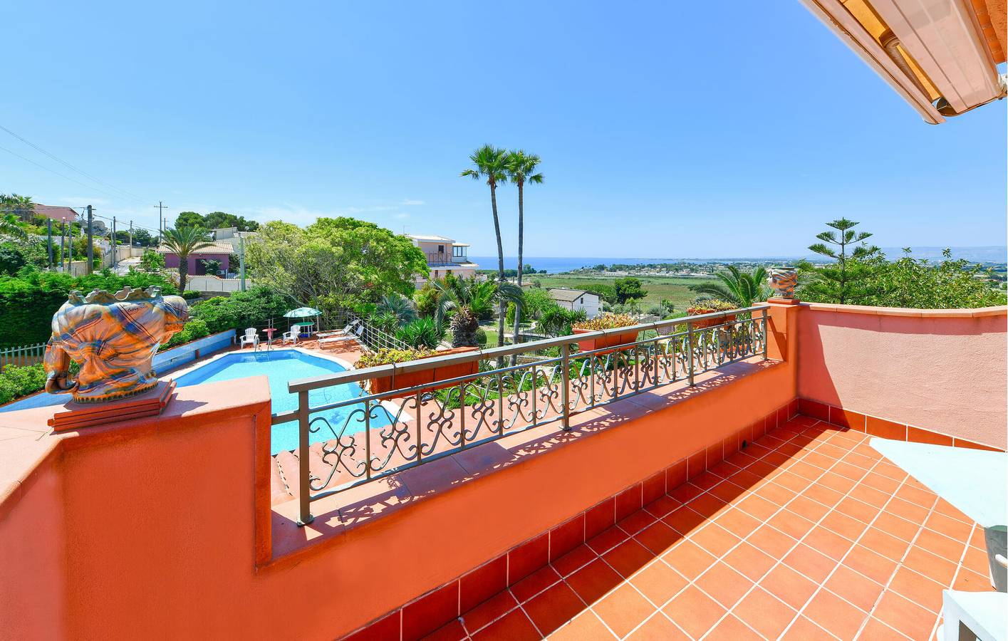 Accogliente appartamento con piscina, parcheggio e WiFi - a 2,5 km dalla spiaggia! in Siracusa, Siracusa e dintorni